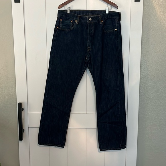 Men’s Levi jeans 38x32 - Picture 1 of 4